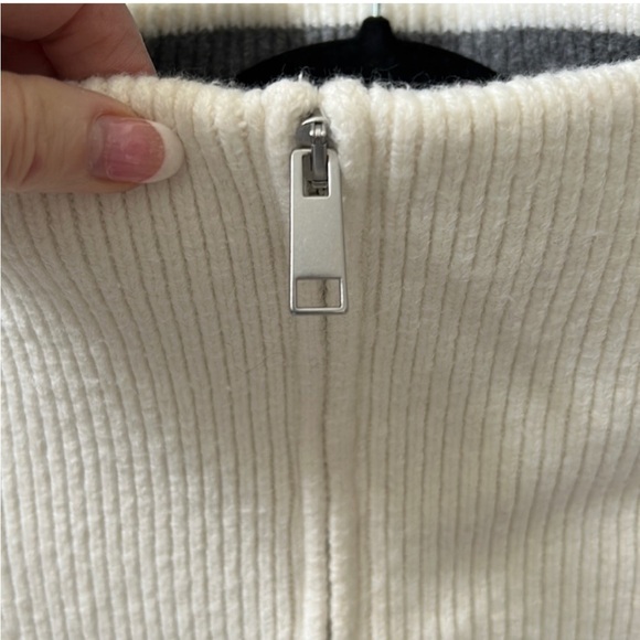 Banana Republic off white warm sweater with zipper ❤️ excellent condition . - Picture 2 of 4